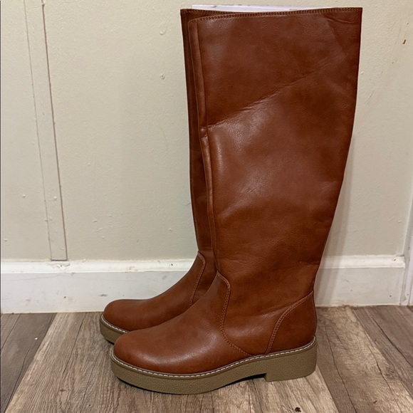 Universal Thread Brown Winter Boots - Picture 2 of 3